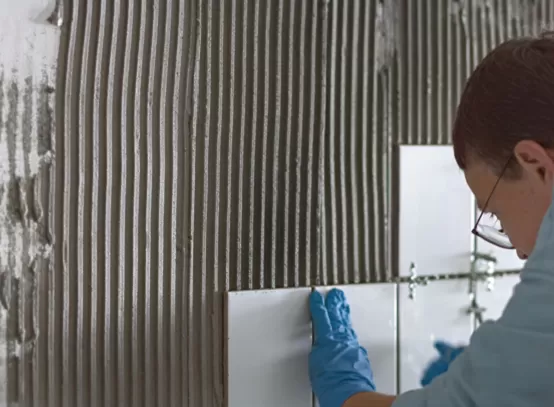 Adesivo Antideslizamento para Azulejos: Um Guia Prático de Resolução de Problemas (e Como a HPMC Realmente Ajuda)